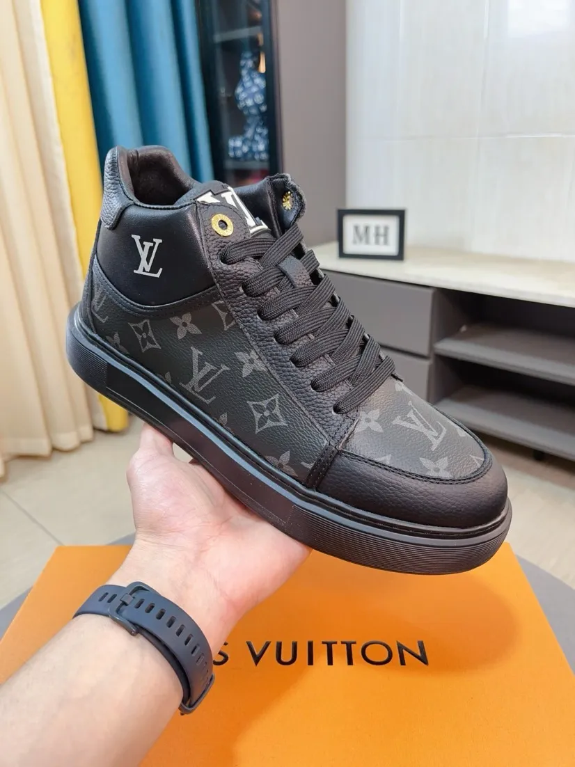 Ex-factory price 438🌹🌹【LOUIS VUITTON】Same style on Louis Vuitton* official website🚹Men's high-top casual shoes❤️Same style as popular celebrities and big names ~ Best-selling at home and abroad Lv focuses on the checkerboard series...Imported first-layer cowhide with special fabrics➕Full sheepskin lining➕Brand-specific hollow outsole💎Produced by OEM The highest version🔍🔍Number of codes: 38-44,